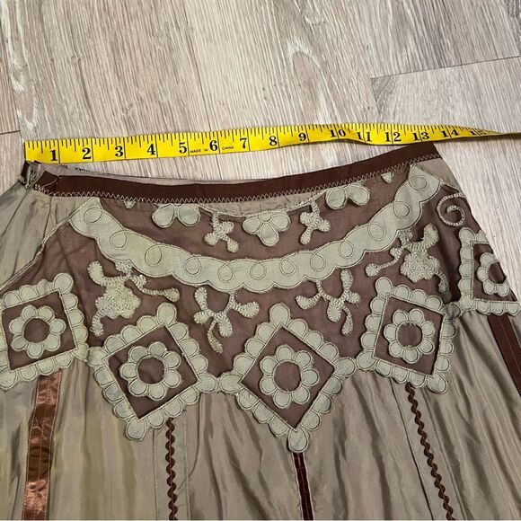 Anthropologie Autograph Brown Beige Silk Ribbon Applique Floral Buttons Skirt 10 - Picture 10 of 11